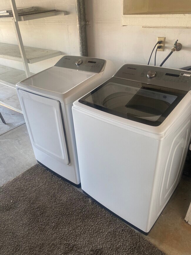 Building Photo - 10 Clark Creek Cir