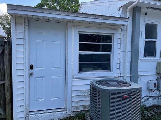 Building Photo - 715 51st Ave N