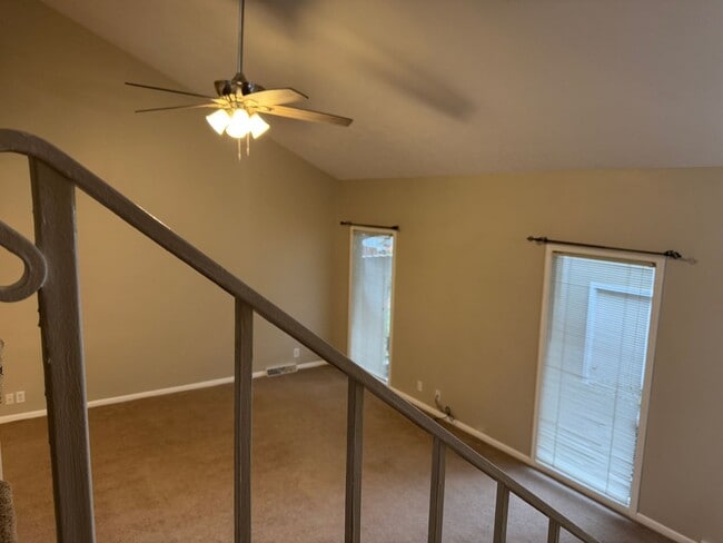 Building Photo - Updated Townhome in Willow Wood Near 120th & Blondo!