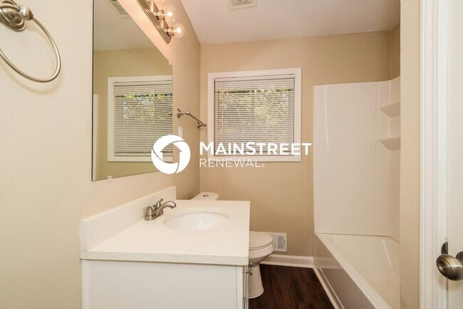 Building Photo - 3 Bedroom Pet-Friendly Home in Birmingham, AL with Main Street Renewal