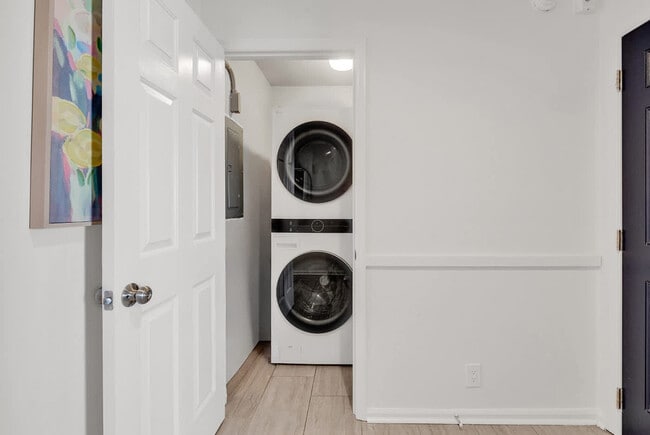 Building Photo - 511 S Ocean Blvd