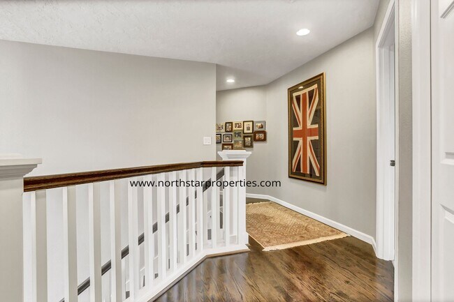 Building Photo - Lake Oswego Perfection