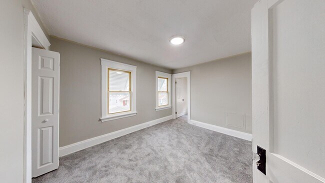 Building Photo - Old Brooklyn Area - 3 Bedroom Single Famil...