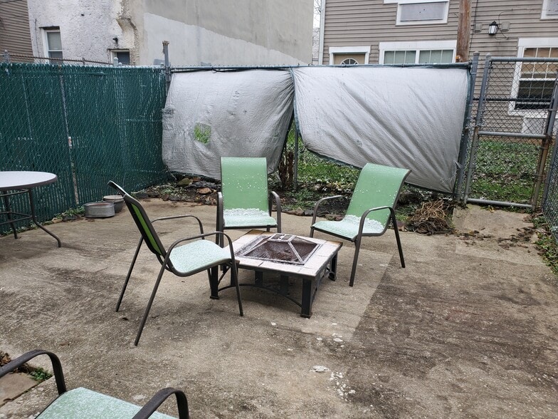 Primary Photo - 1716 W Page St