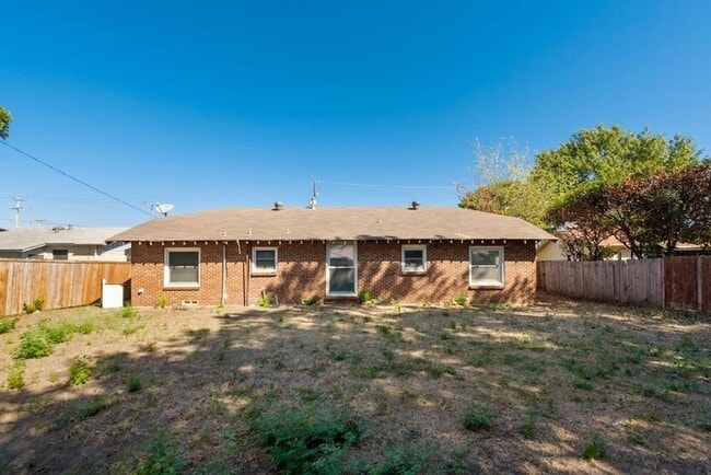 Building Photo - 618 W Purnell St
