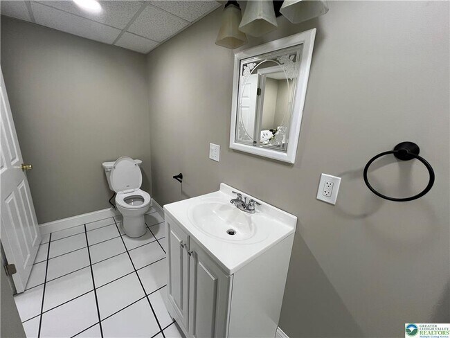 Building Photo - 3790 Redbud Dr