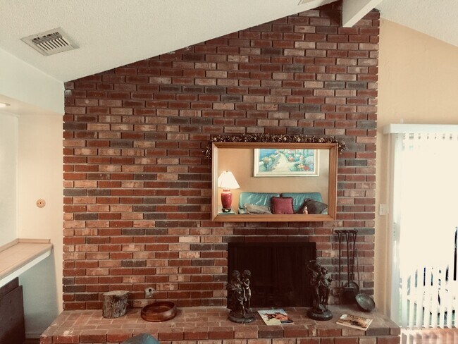 Building Photo - Beautiful 4 Bedroom House in NW Bakersfiel...