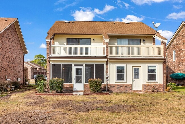 Building Photo - Master Suite with Balcony!!! Completely remodeled 2 level townhome close to the beaches of Surfside!