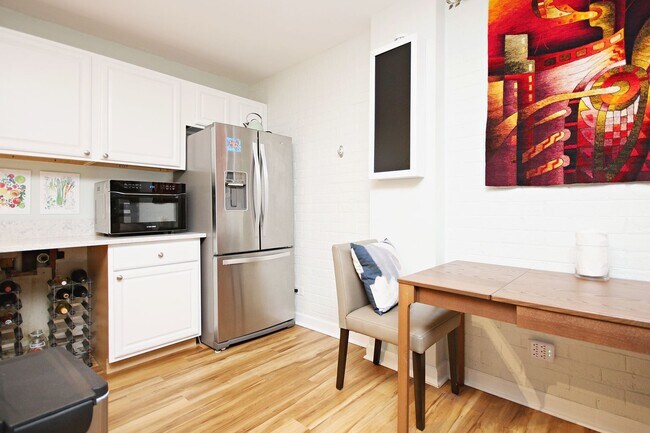 Building Photo - Furnished 1800 JPA Apartment Near UVA