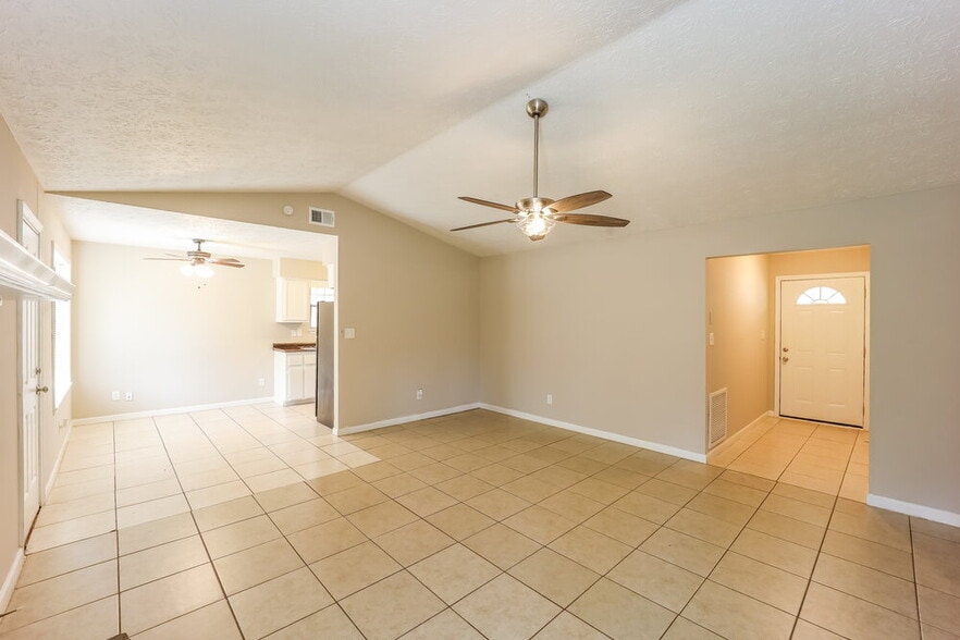 Building Photo - 266 Montego Cir