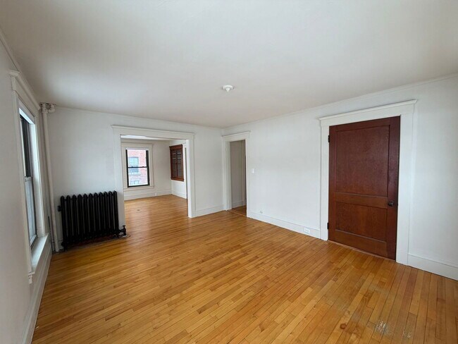 Building Photo - 248 N Main St