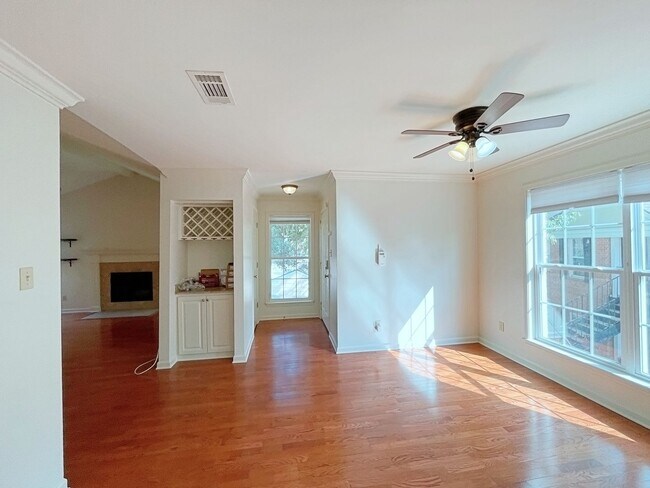 Building Photo - 3 Bedroom Condo Located off Jefferson Hwy ...