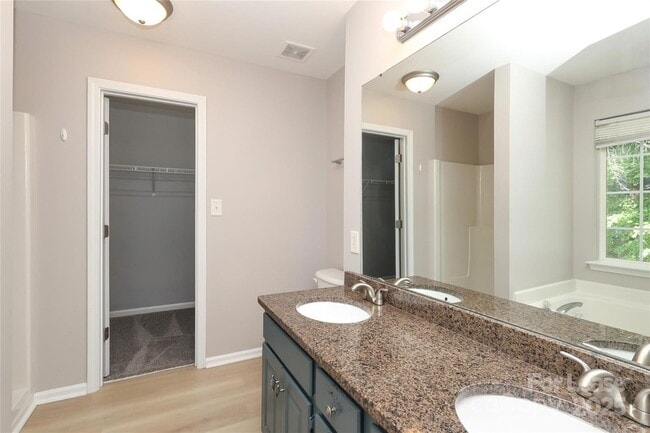Building Photo - 4112 Chatterleigh Dr
