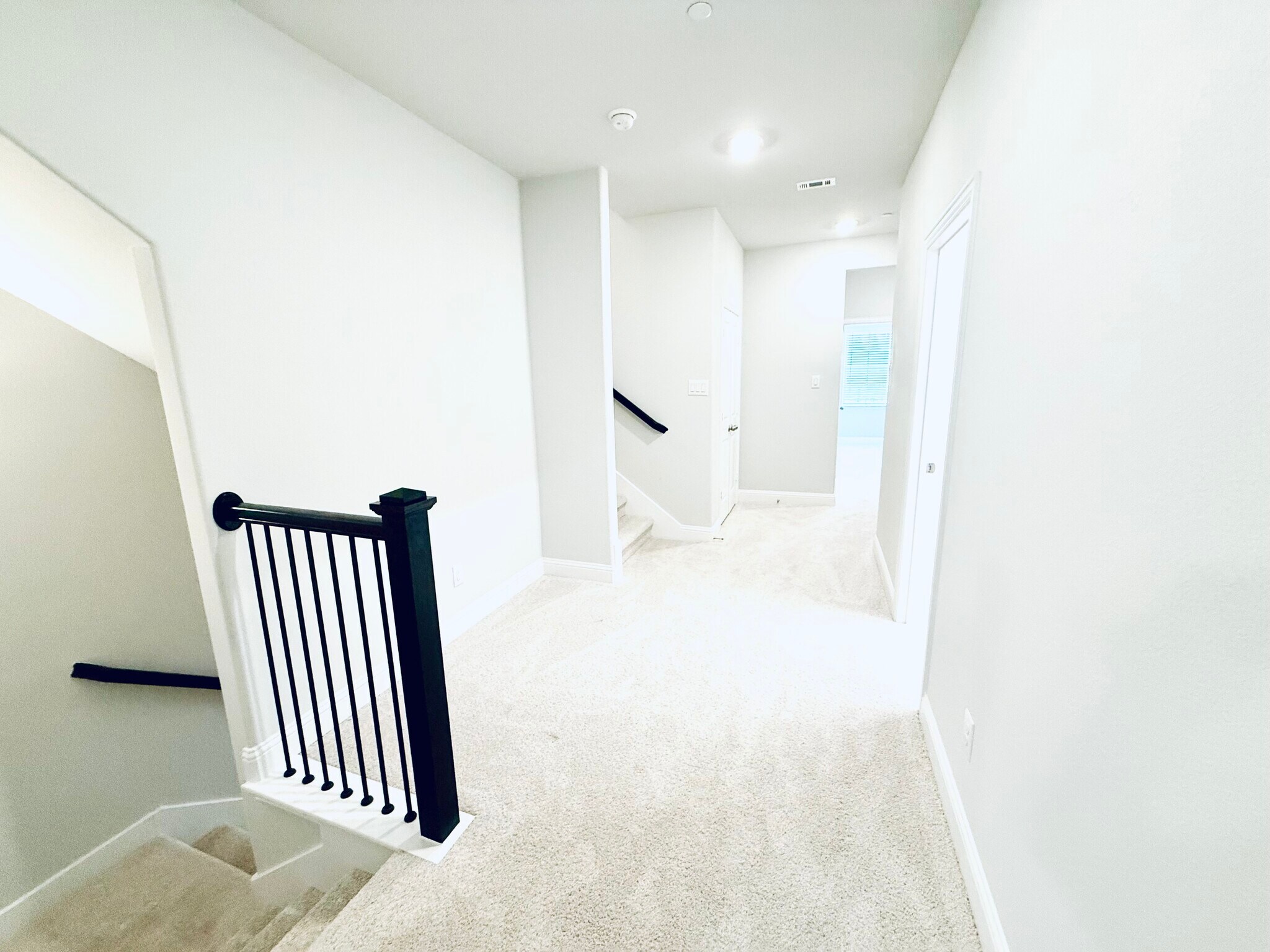 Building Photo - 7925 Bayside Dr