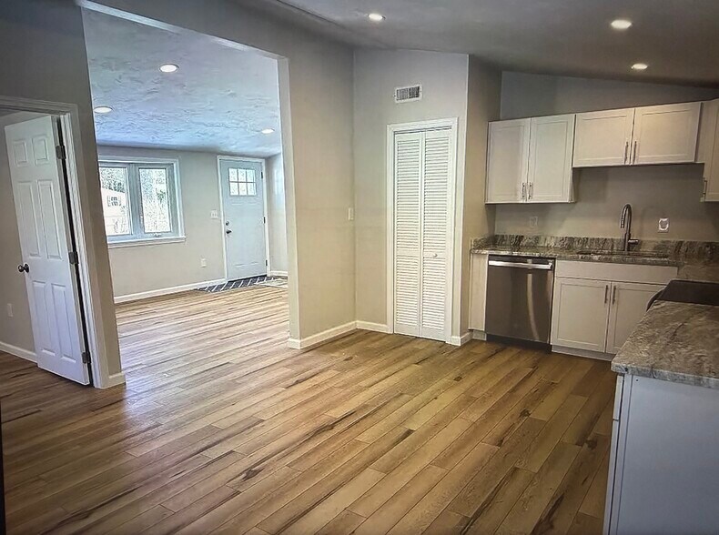 Building Photo - 113 Paula Cir