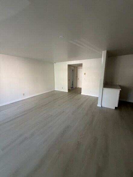 Building Photo - 5650 Sumner Way