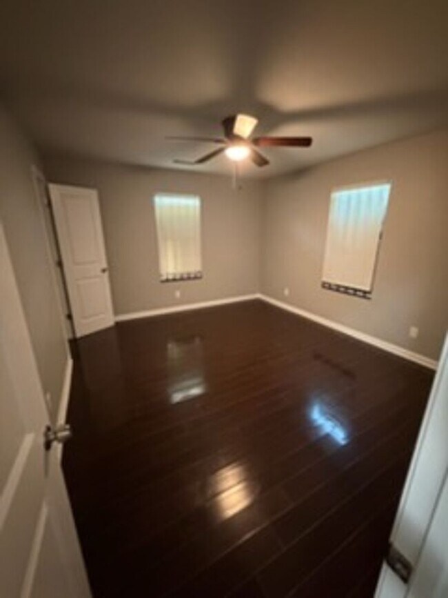 Building Photo - Check out this Beautiful 3 bed 1 bath home