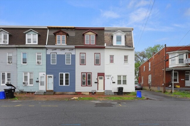 Building Photo - Coming Soon Spacious Four Bedroom Beauty L...