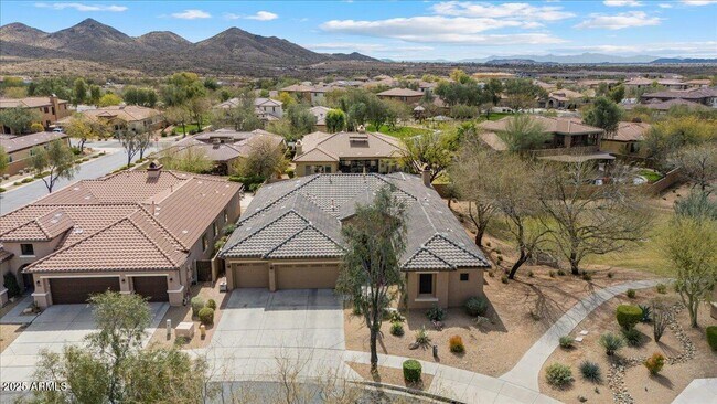 Building Photo - 2025 W Calle Del Sol