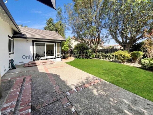 Building Photo - Spacious, Single Story Northgate Home For Rent