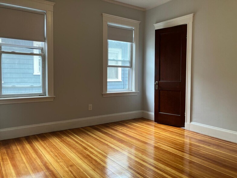 Building Photo - 11 Boylston St