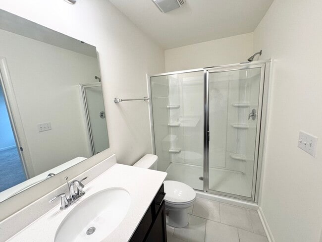 Building Photo - Three bedroom 2.5 bath townhome