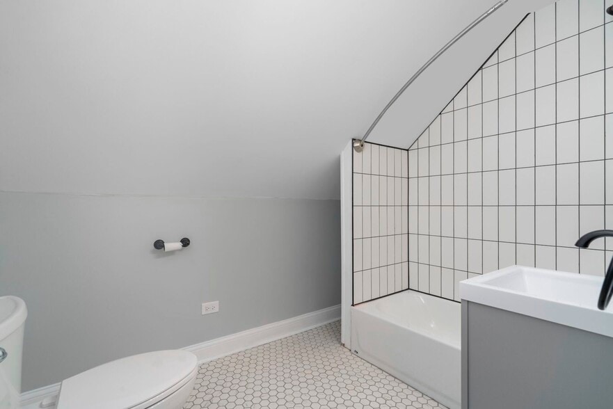 Building Photo - 1645 S Miller St