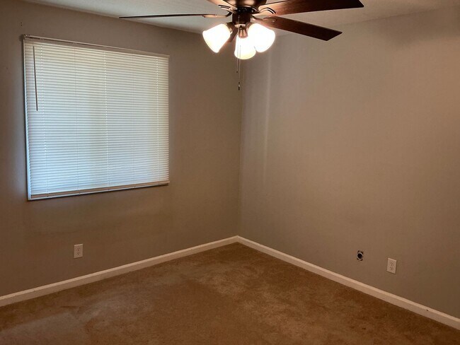 Building Photo - 1005 Piney Woods Rd