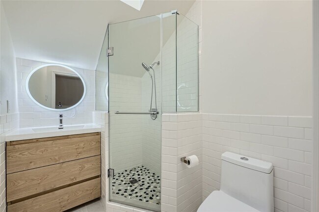 Building Photo - Introducing a spacious 4 bedroom, 2.5 bath...