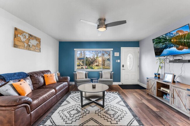 Building Photo - 6029 Iris Way