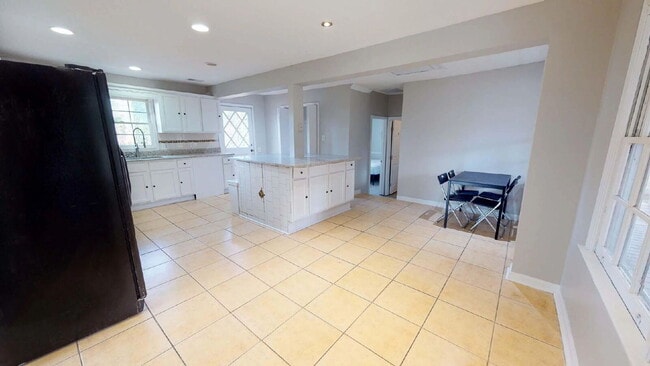 Building Photo - THE UNION GROVE | Gorgeous renovated home in Lithonia featuring large common areas, a spacious ki...