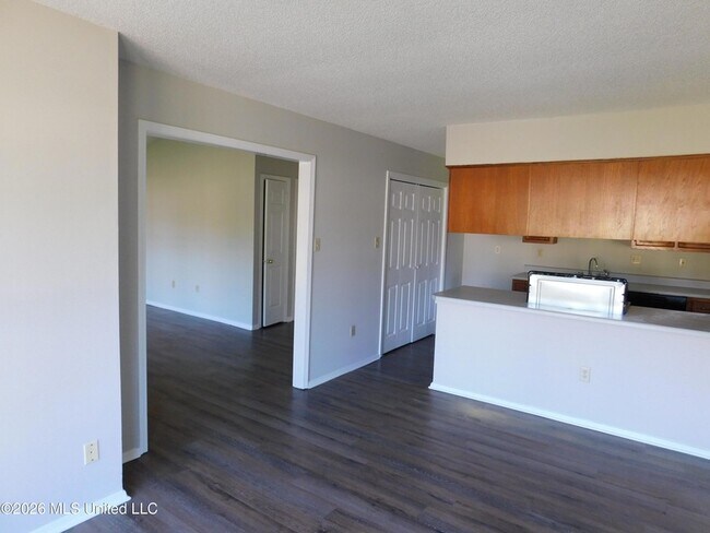 Building Photo - 5840 Waverly Dr