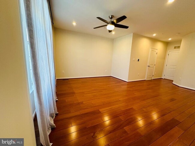 Building Photo - 22045 Broadway Ave