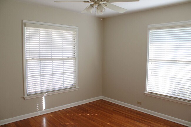 Building Photo - 3 BEDROOM WILSHIRE