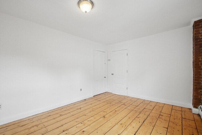 Building Photo - 224 8th St