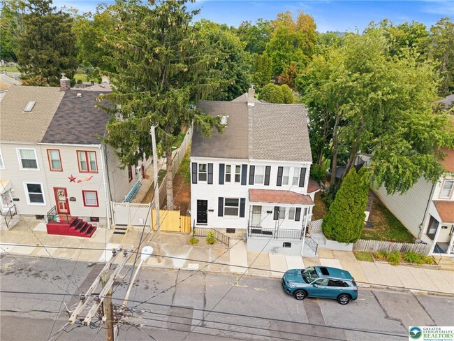 Building Photo - 821 Jackson St