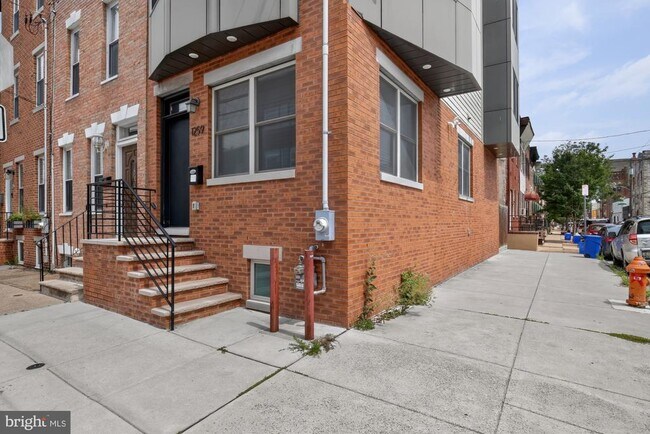 Building Photo - 1259 S 19th St
