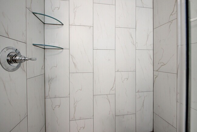 Building Photo - 323 Woodrock St