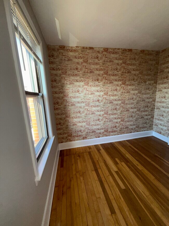 Building Photo - 39 Beacon St