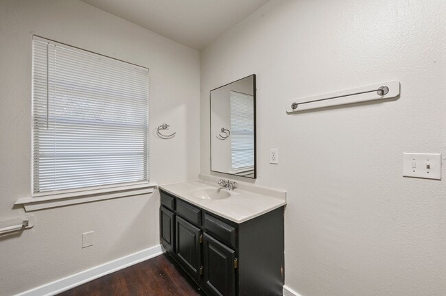 Building Photo - Lovely Home in the Heart of McKinney, TX 2...