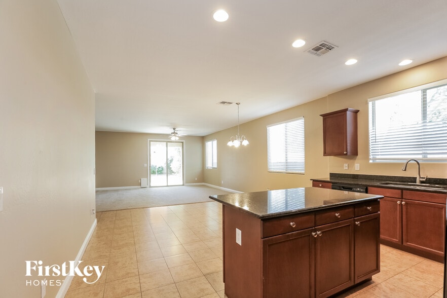 Building Photo - 1809 W Loemann Dr