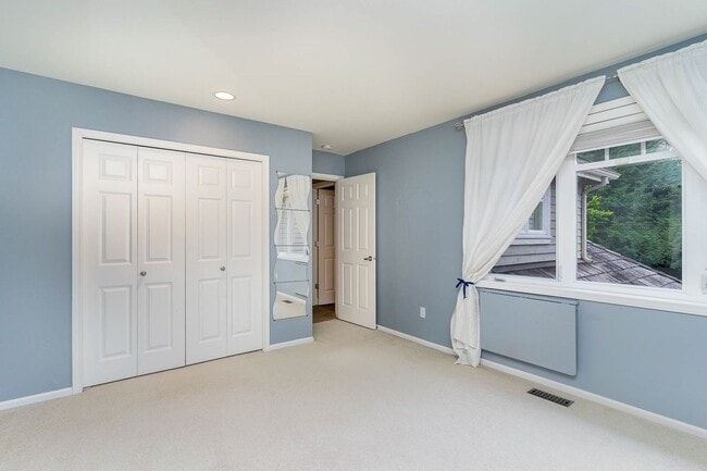 Building Photo - 4Bd/3Ba Woodinville House