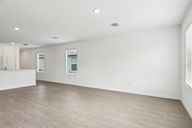 Building Photo - 726 Ponderosa Ln