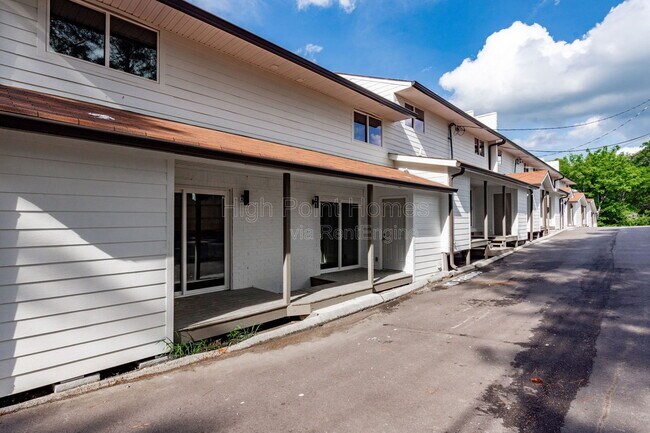 Building Photo - 400 Gallery Ln