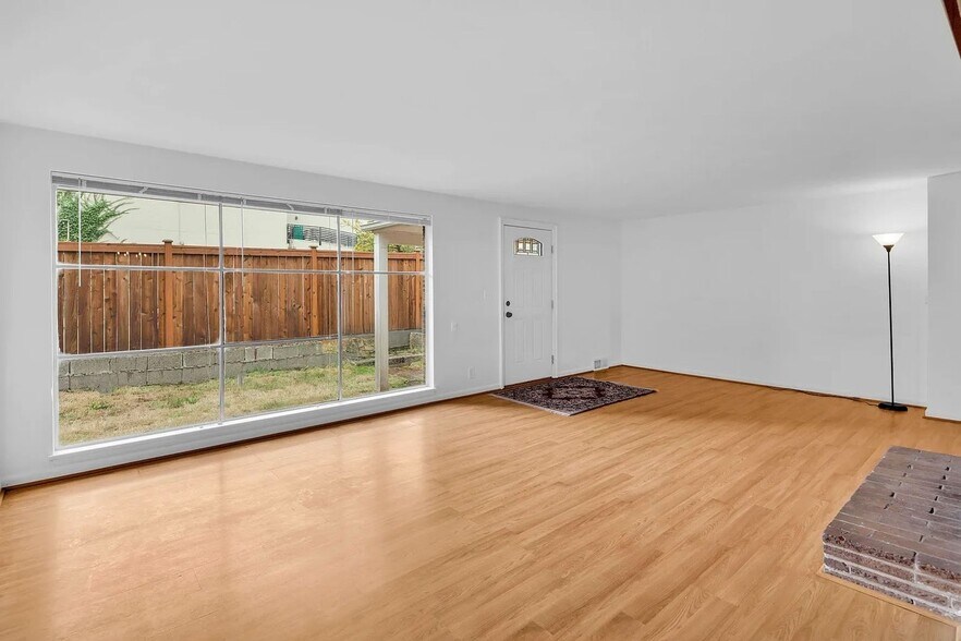 Building Photo - 3602 NE 75th St