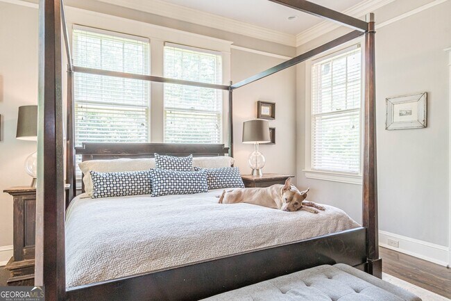 Building Photo - 1878 Cambridge Ave