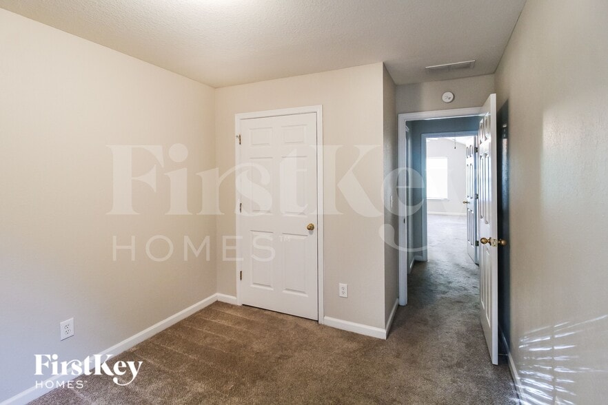 Building Photo - 243 Brookview Dr