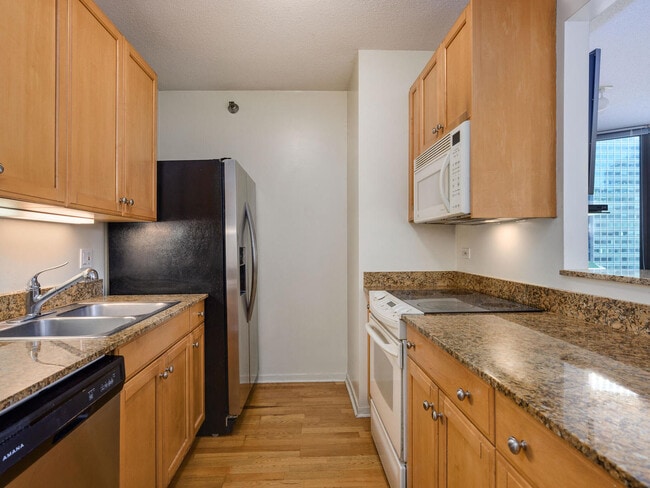 Building Photo - 400 N La Salle Dr
