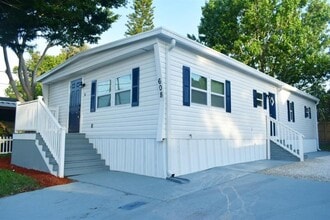 Building Photo - 608 River Village Dr