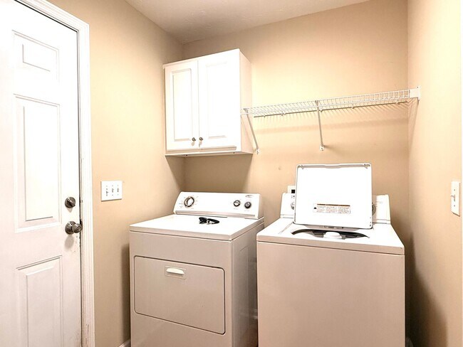 Building Photo - Beautiful 3-Bedroom Home in Desirable Ogle...